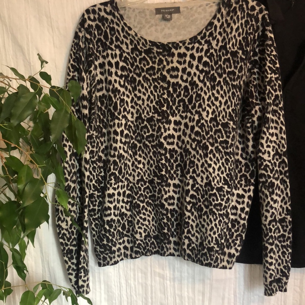 PRIMARK & DAISY FUENTES SZ L cheetah print sweater & black roll tab slee… - Picture 2 of 13